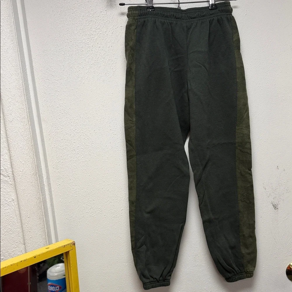 Gymboree and under Armour bundle  Short Sleeve Tee’s and sweatpants
